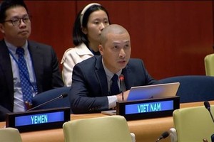 Le ministre conseiller Nguyên Hoàng Nguyên, chargé d’affaires par intérim de la Mission permanente du Vietnam auprès de l’ONU s'exprime lors du forum. Photo : VNA.