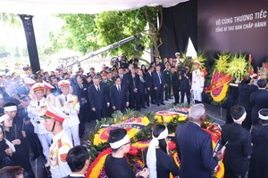 Cérémonie d’inhumation du SG Nguyên Phu Trong au cimetière de Mai Dich à Hanoï. Photo : VNA.