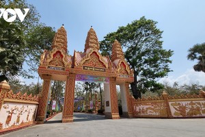 La porte à trois entrées de la pagode Xiem Can comprend des motifs imprégnés du style de la culture traditionnelle des Khmers. Photo: VOV.