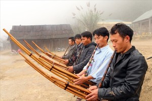 Le "khèn" est l’instrument de musique important des H'Mông. Photo : thoidai.com.vn