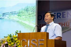 Docteur Tran Thanh Son, directeur adjoint du Centre international pour la science et l'éducation interdisciplinaires (ICISE), lors de la conférence. Photo: nhandan.vn