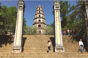 La pagode Thiên Mu, la plus ancienne, et le plus bel ouvrage religieux de Huê. Photo: CVN.      
