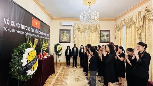 Cérémonie commémorative du secrétaire général du Parti Nguyên Phu Trong en Hongrie. Photo: VNA