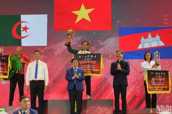 Le Vietnam termine au premier rang lors du 7e Championnat du monde de Vovinam, suivi par l'Algérie et le Cambodge. Photo: NDEL.