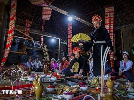 Pratique rituelle essentielle de la vie spirituelle des Mường, le rituel Mo Mường reflète leurs concepts relatifs aux êtres humains, à la nature et à l’univers. Photo : VNA.
