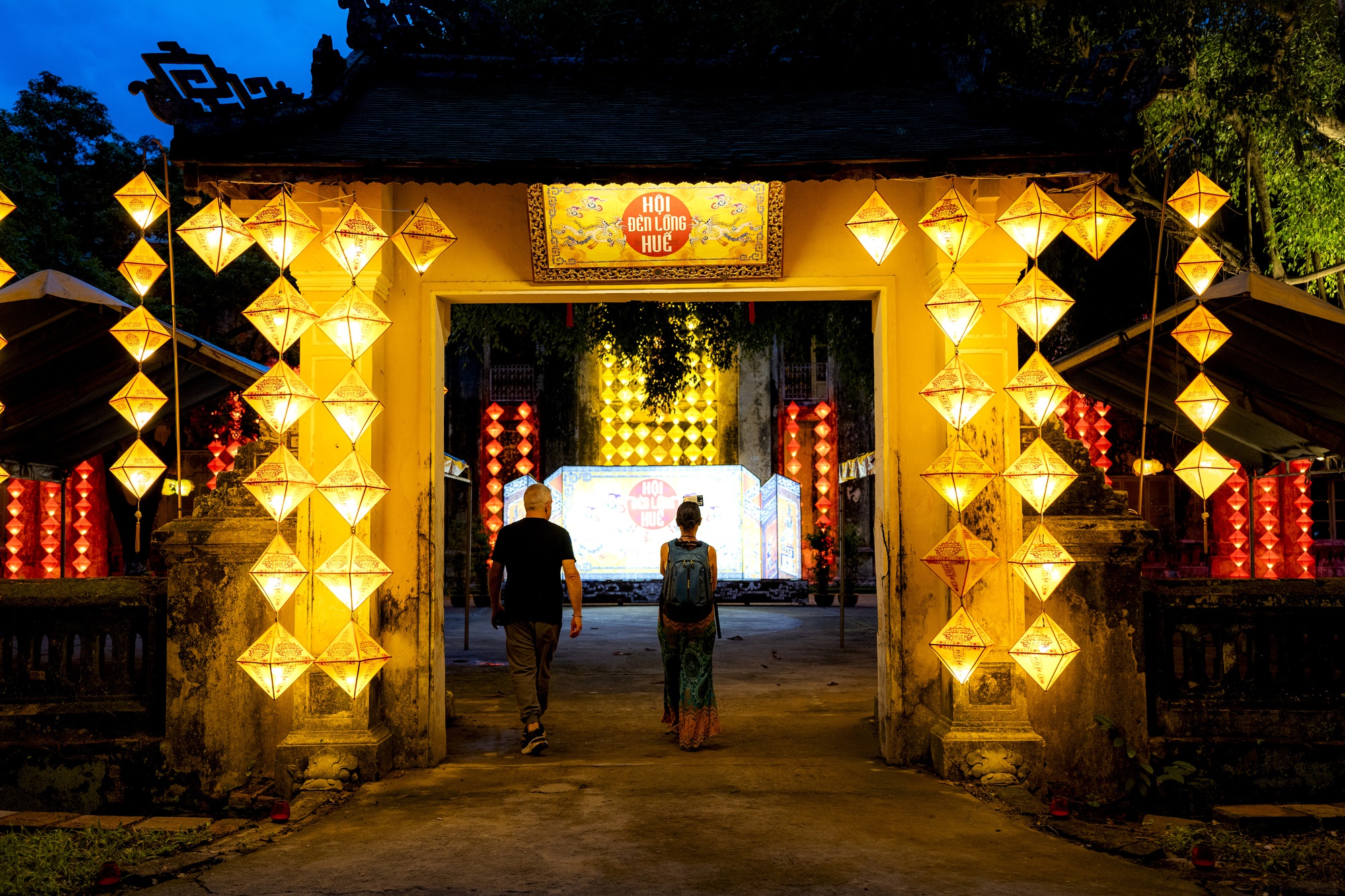 La Cité impériale de Huê s’illumine lors de la Fête de la mi-automne 