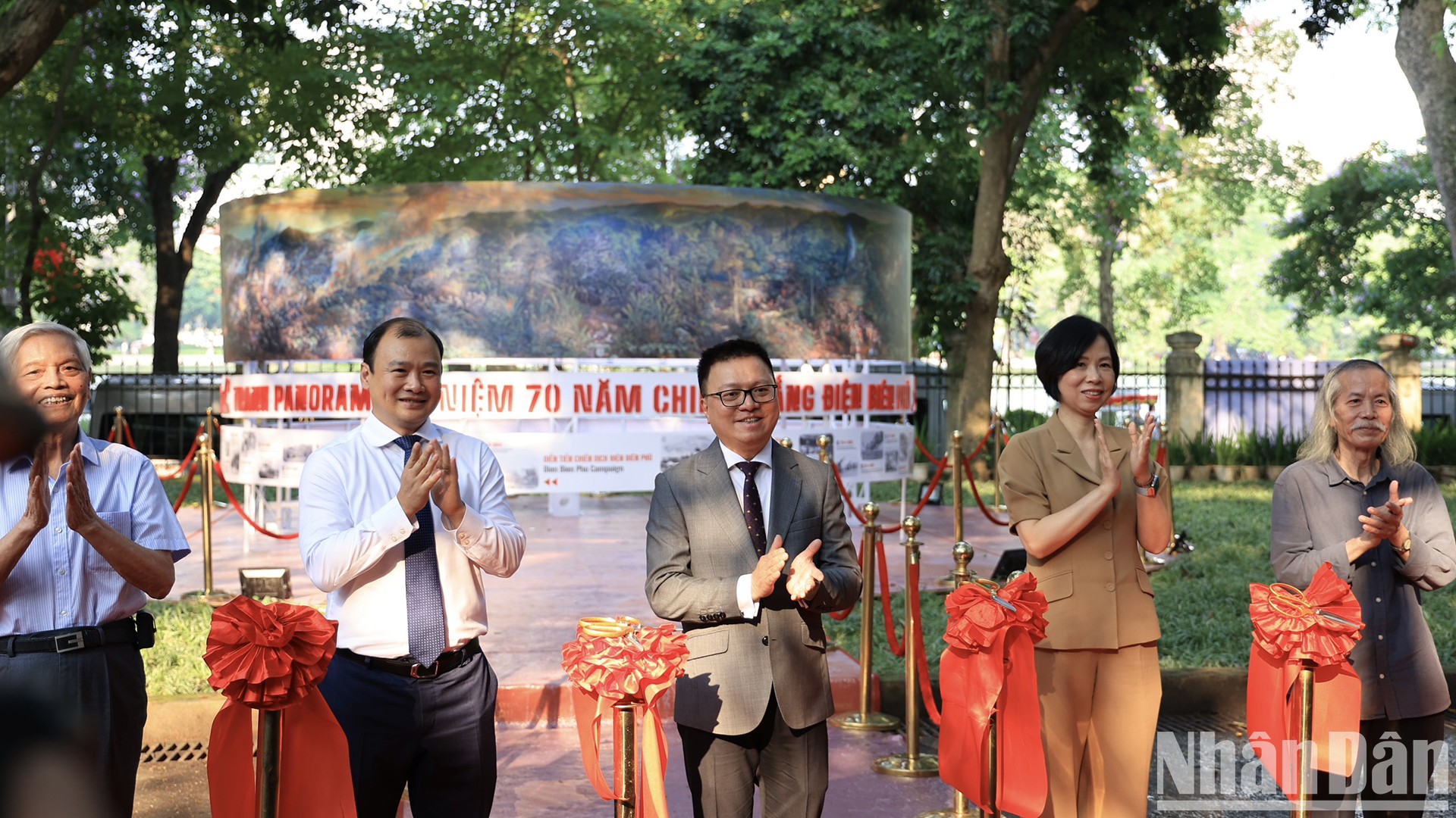 [Photo] Exposition panoramique sur la campagne de Diên Biên Phu au siège du journal Nhân Dân