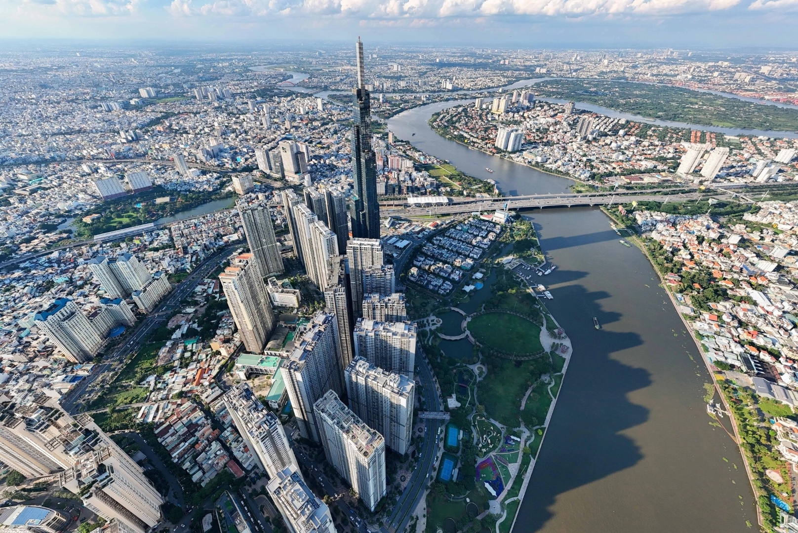 Hô Chi Minh-Ville, lieu de rendez-vous pour la paix et la réunification nationale