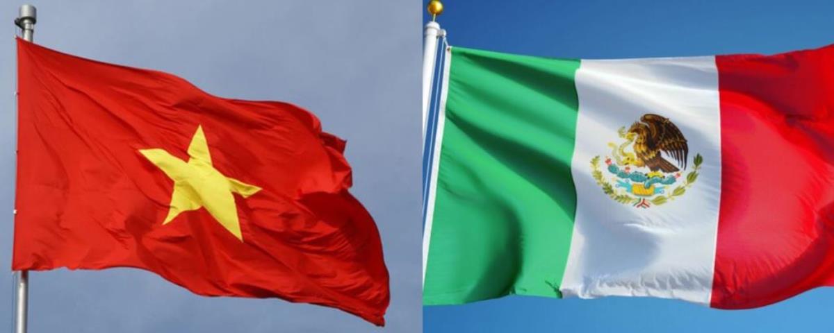 Les drapeaux du Vietnam (à gauche) et du Mexique. 