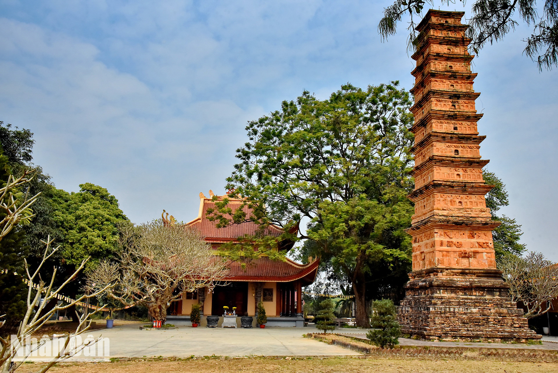 La tour Binh Son est située dans l’enceinte de la pagode Vinh Khanh. Photo : Phan Anh/NDEL.