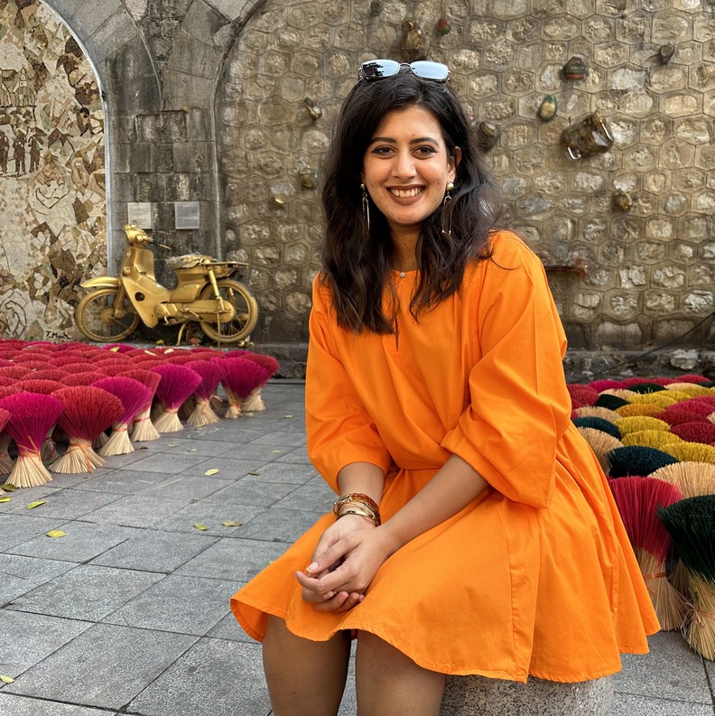 Vaishnavi, une touriste indienne, n’a pas caché sa joie de découvrir le Têt lors de son voyage à Hanoï. Photo : Nguyen Minh/NDEL.