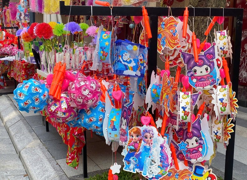 Hanoï : rue Hang Ma, un lieu qui préserve les valeurs spirituelles de la Fête de la mi-automne traditionnelle ảnh 2