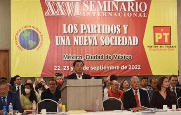 Le membre du Comité central du PCV et chef de sa Commission de contrôle, Trân Duc Thang Trân Duc Thang prenant la parole lors de la conférence à Mexico. Photo: VNA