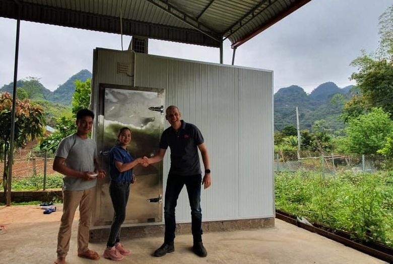 Le premier entrepôt frigorifique installé dans la coopérative Dong Sang, à Môc Châu. Photo : thoidai.com.vn
