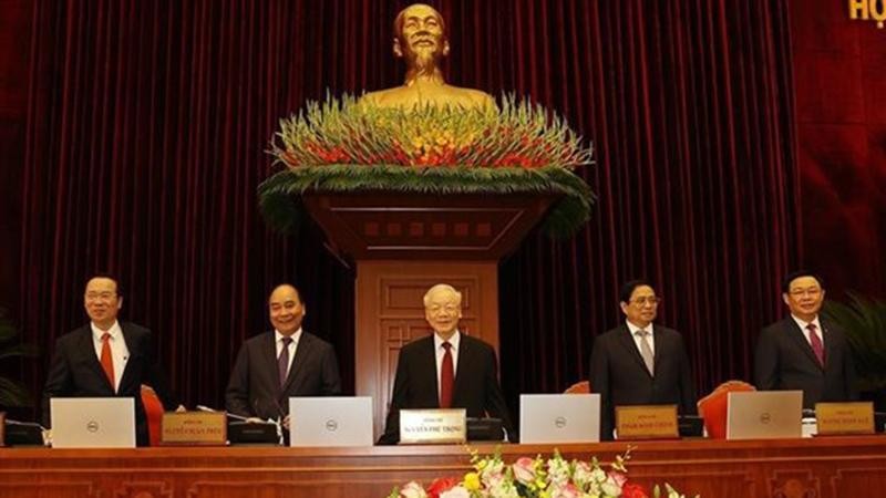 Les hauts dirigeants du pays lors de l’ouverture du 6e Plénum du Comité central du Parti du 13e mandat à Hanoï. Photo : VNA