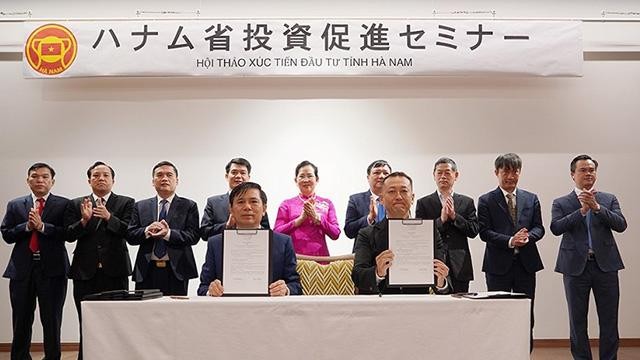Cérémonie de signature du mémorandum de coopération avec des entreprises japonaises. Photo: thoidai.vn