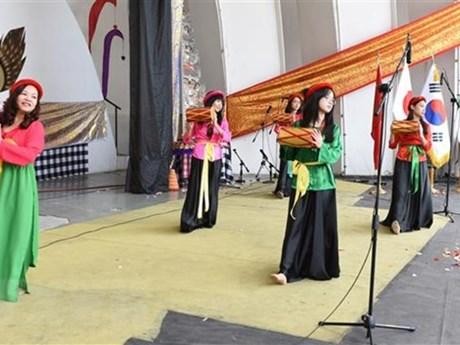 Spectacle de danse du tambour du Vietnam pour promouvoir la culture de l'ASEAN au Mexique. Photo : VNA
