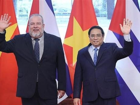 Le Premier ministre Pham Minh Chinh et son homologue cubain Manuel Marrero Cruz. Photo : VNA