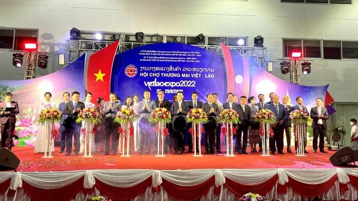 Cérémonie d’ouverture de la foire commerciale frontalière Vietnam-Laos. Photo : VOV.