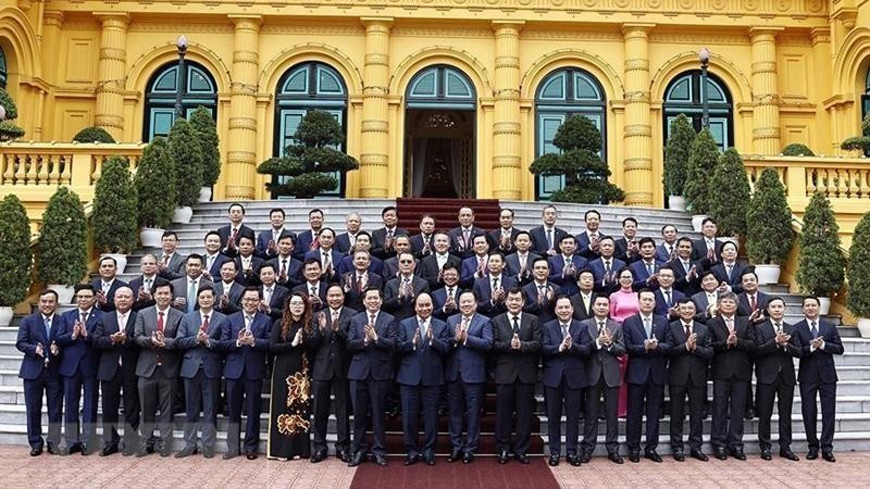 Le Président Nguyên Xuân Phuc et des responsables des entreprises étatiques, le 10 octobre à Hanoi. Photo : VNA
