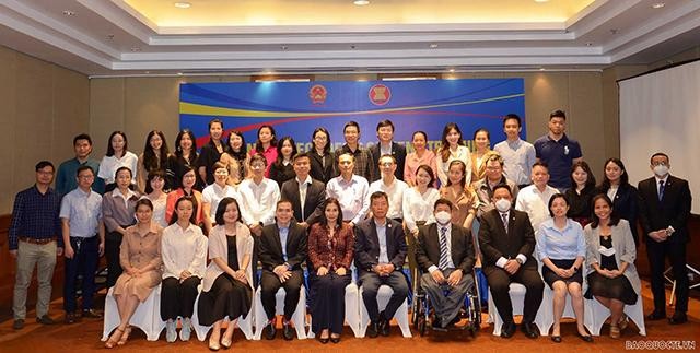Des participants au programme de formation sur le renforcement des capacités pour les projets de coopération ASEAN. Photo : baoquocte.vn