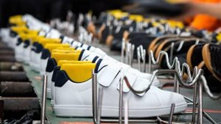 Le Vietnam exporte annuellement un milliard de paires de chaussures vers des pays du monde entier. Photo : congthuong.vn