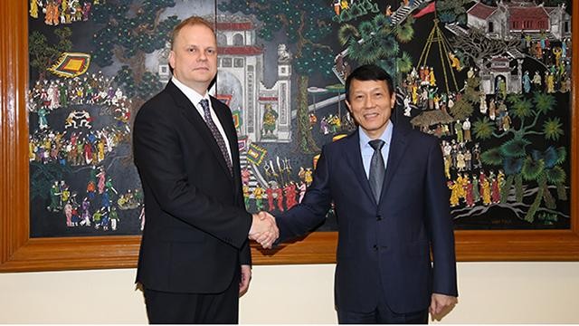 Le vice-ministre vietnamien de la Sécurité publique, Luong Tam Quang (à droite) et le secrétaire adjoint du Conseil de sécurité de la Fédération de Russie, Venediktov Aleksandr Nikolaevich. Photo : VOV