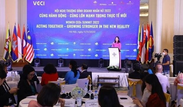 La Vice-Présidente Vo Thi Anh Xuân prononce un discours lors du Sommet des femmes chefs d’entreprise de l’ASEAN 2022. Photo : VNA.