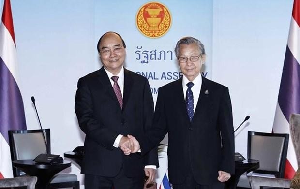 Le Président Nguyên Xuân Phuc et le Président de l’Assemblée nationale thaïlandaise Chuan Leekpai. Photo: VNA