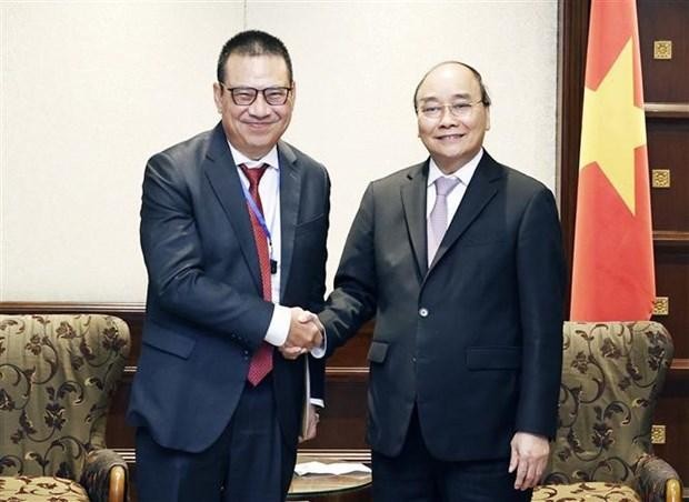 Le Président Nguyên Xuân Phuc (à droite) reçoit le PDG du groupe SCG, Roongrote Rangsiyopash. Photo: VNA