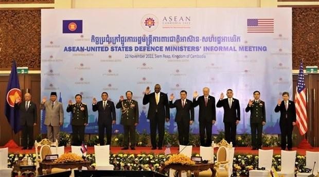 Les ministres de la Défense de l'ASEAN et des États-Unis. Photo: VNA