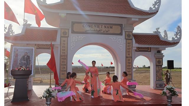 La "Porte du Vietnam" au village de Douar Sfari. Photo : thoidai.com.vn