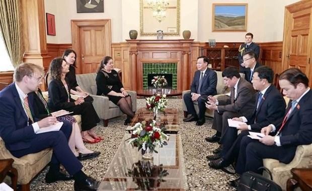 Entrevue entre le Président de l'AN, Vuong Dinh Huê, et la gouverneure générale de la Nouvelle-Zélande, Dame Cindy Kiro. Photo : VNA.