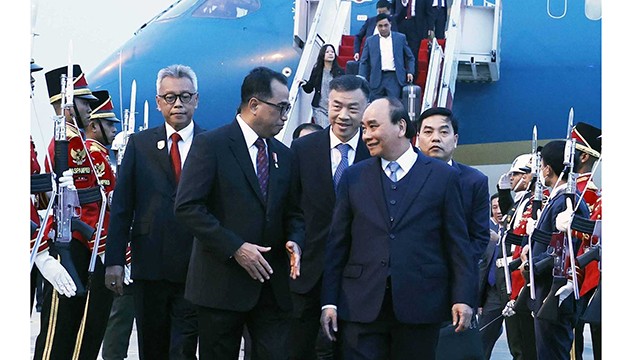 Le Président Nguyên Xuân Phuc à l'aéroport de Soekarno Hatta à Jakarta. Photo : VNA.