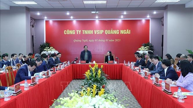 Le Premier ministre Pham Minh Chinh rencontre la direction de la zone industrielle Vsip Quang Ngai. Photo : VNA.