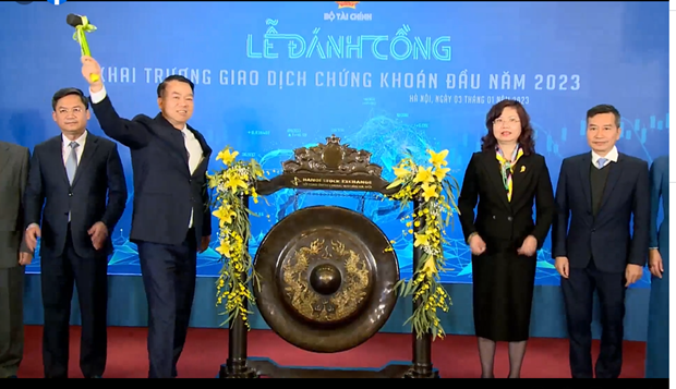 Le vice-ministre des Finances Nguyên Duc Chi, à la cérémonie d’ouverture du premier jour de cotation de l’année 2023, le 3 janvier à Hanoï. Photo : VNA.