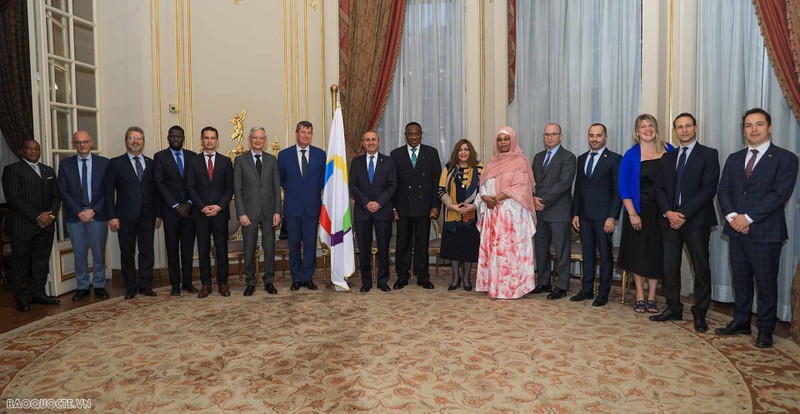 Des représentants des ambassadeurs et chargés d’affaires de plus de 20 pays francophones en Égypte, lors de la cérémonie de lancement du Mois de la Francophonie 2023 en Égypte. Photo : baoquocte.vn