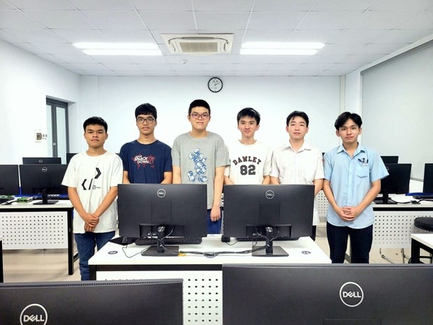 Les six lycéens vietnamiens primés lors Olympiades d’informatique d’Asie-Pacifique 2023. Photo : moet.gov.vn