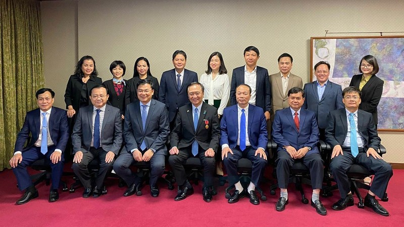 La délégation vietnamienne lors de sa séance de travail avec le gouverneur de la province de Kanagawa. Photo : baoquocte.vn