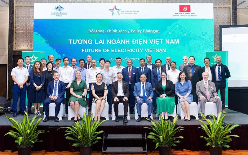 Des délégués vietnamiens et australiens lors du dialogue politique sur l’avenir de l’électricité du Vietnam. Photo : baoquocte.vn
