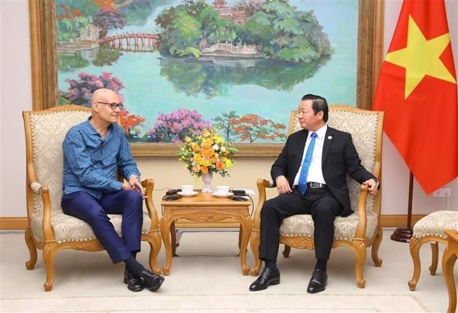 Le Vice-Premier ministre vietnamien, Trân Hông Hà (à droite) et l'ambassadeur des Pays-Bas au Vietnam Kees van Baar. Photo : VNA.