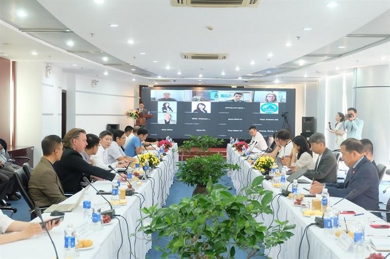 Séminaire sur la transformation numérique et les villes intelligentes entre les entreprises américaines des technologies de l'information et de la communication (TIC) et la ville de Da Nang. Photo: CADN