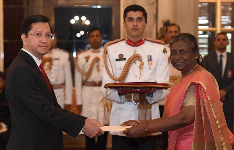 L’ambassadeur Nguyên Thanh Hai présente ses lettres de créance à la Présidente indienne