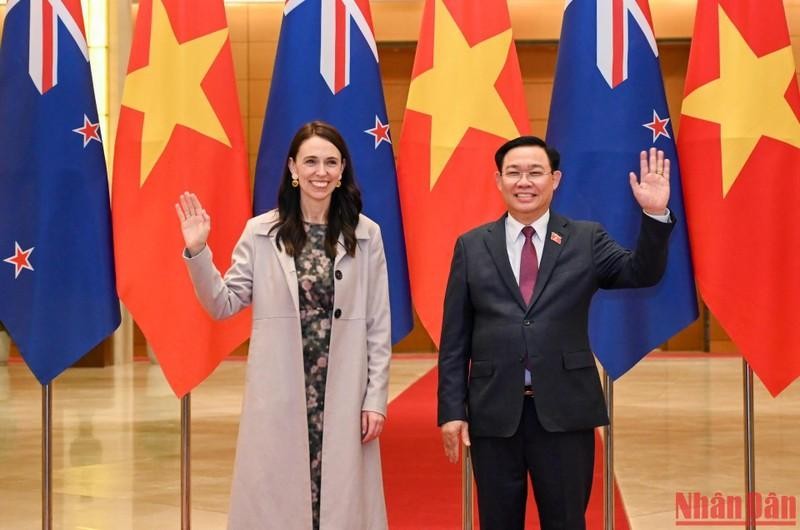 Le Président de l'Assemblée nationale, Vuong Dinh Huê, et la Première ministre néo-zélandaise Jacinda Ardern. 