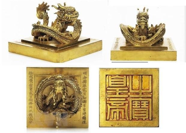 Le sceau d'or "Hoang de chi bao", d'un poids de 10kg, est le plus grand, le plus beau, le plus précieux et le plus important du genre de la dynastie des Nguyen (1802 - 1945). Photo : VNA.