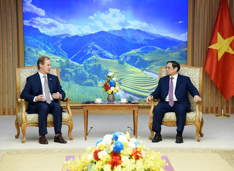Le Premier ministre Pham Minh Chinh (droite) et le gouverneur de la province d’Entre Ríos, Gustavo Eduardo Bordet. Photo: Trân Hai/NDEL
