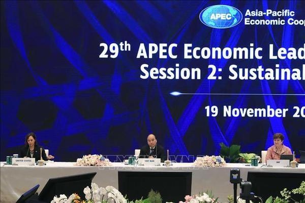 Le Président Nguyên Xuân Phuc s'exprime à la 29e réunion des dirigeants économiques de l’APEC ayant pour thème « Commerce et investissement substantiels ». Photo : VNA.