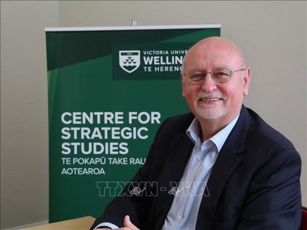 Le professeur émérite Roberto Rabel, du Centre d’études stratégiques de l’Université Victoria de Wellington. Photo : VNA.