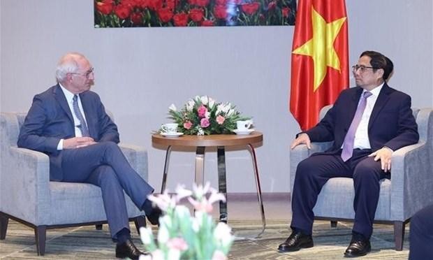 Le Premier ministre Pham Minh Chinh et le président de l’Association des entreprises néerlandaises au Vietnam (DBAV) Joost Vrancken Peeters. Photo : VNA.