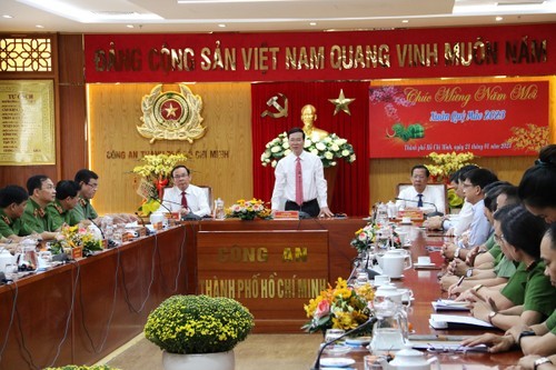 Vo Van Thuong, Permanent au secrétariat du Parti communiste vietnamien, présente ses meilleurs voeux aux forces de la Sécurité publique de Hô Chi Minh-ville. Photo : congan.com.vn